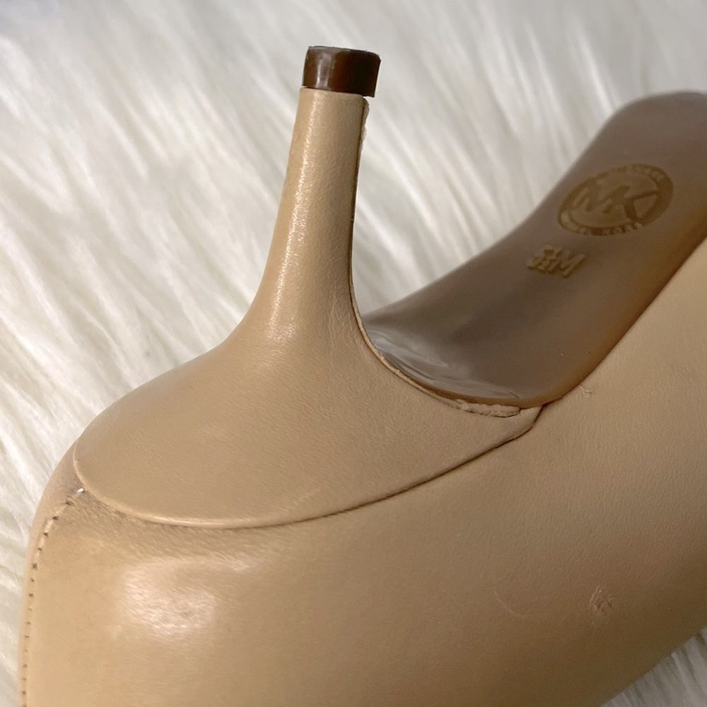 Micheal Kors Dorothy Flex Pump Tan Classic Heel - Color Light Brush - Size: 5.5M - Picture 15 of 16